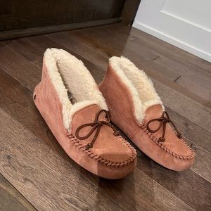 Bought in Japan! UGG dusty rose cozy loafer with ribbon